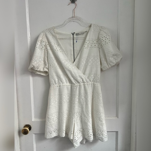 Alice + Olivia Pauline Eyelet
Romper Size 6 $350 - Picture 1 of 8